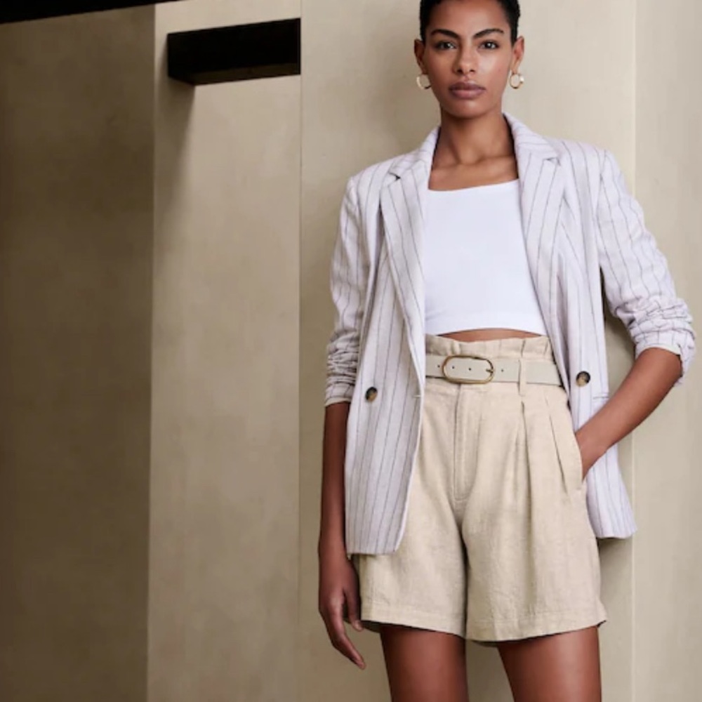 NWT banana republic linen blend paper bag shorts. 5.5 inseam; stone colored
